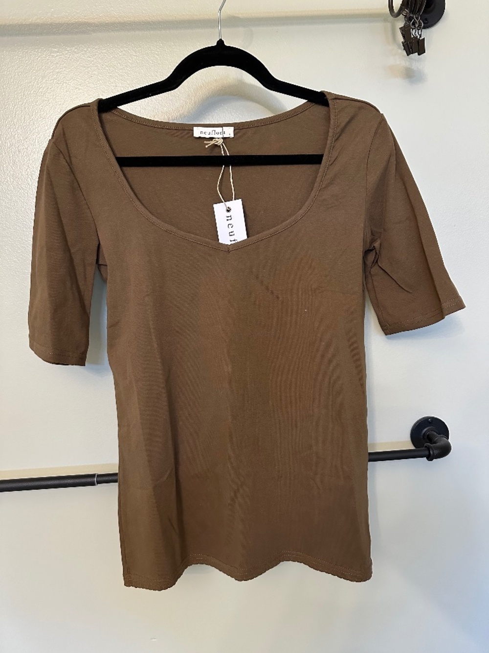 NWT Neuflora small brown shirt